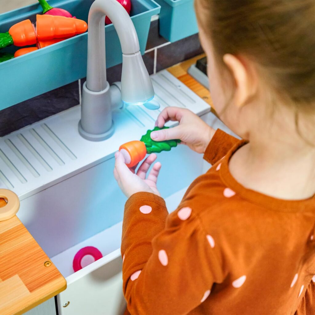 KidKraft Wooden Farm to Table Play Kitchen with EZ Kraft Assembly™, Lights  Sounds, Ice Maker and 17 Accessories